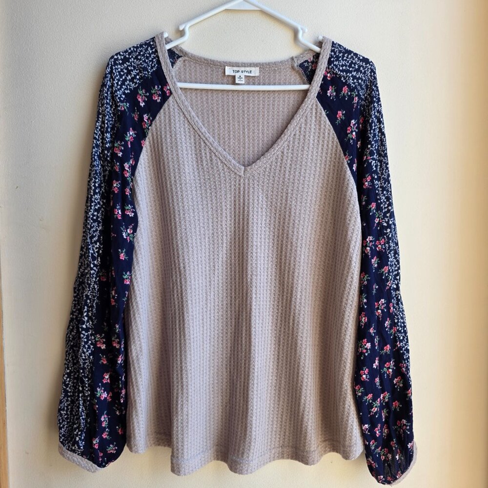 Top Style Floral Waffle Knit V-Neck Jersey Size Medium